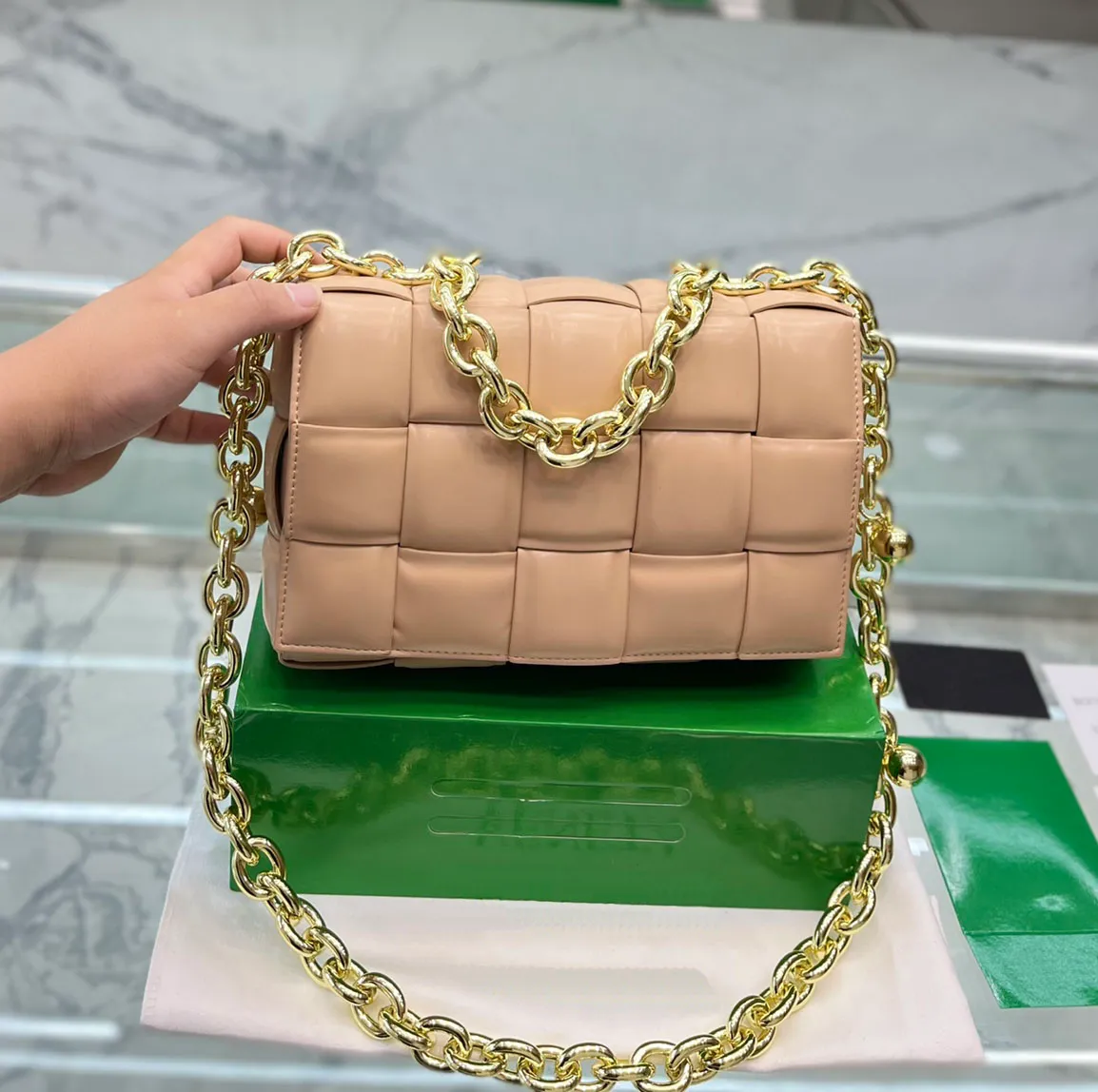 Cross-Body Bag New Fashion Hand Bill of Lading Shoulder Bag Medium  Versatile Lady Bag - China Fashion Bag and Women Handbag price |  Made-in-China.com