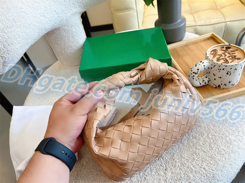 Bolsa de ombro de axila de alta qualidade Moda tecido bolsa de couro designer de luxo em forma de lua bolsa média feminina sacos de noite cros231p