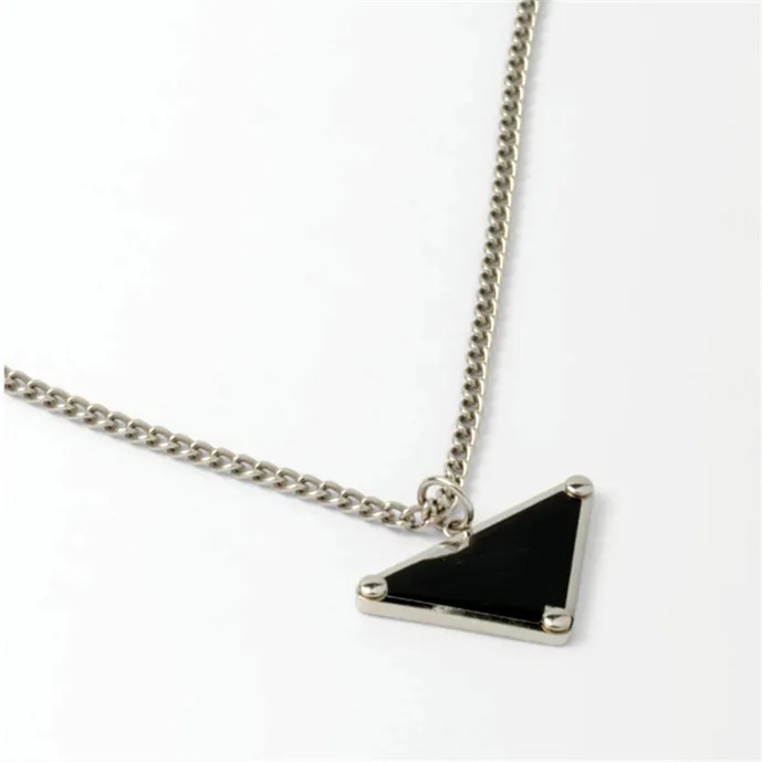 Womens Mens Luxury Designer Necklace Chain Fashion Jewelry Black White Triangle Pendant Design Party Silver Hip Hop Punk Men Necklaces Fashion Jewellery