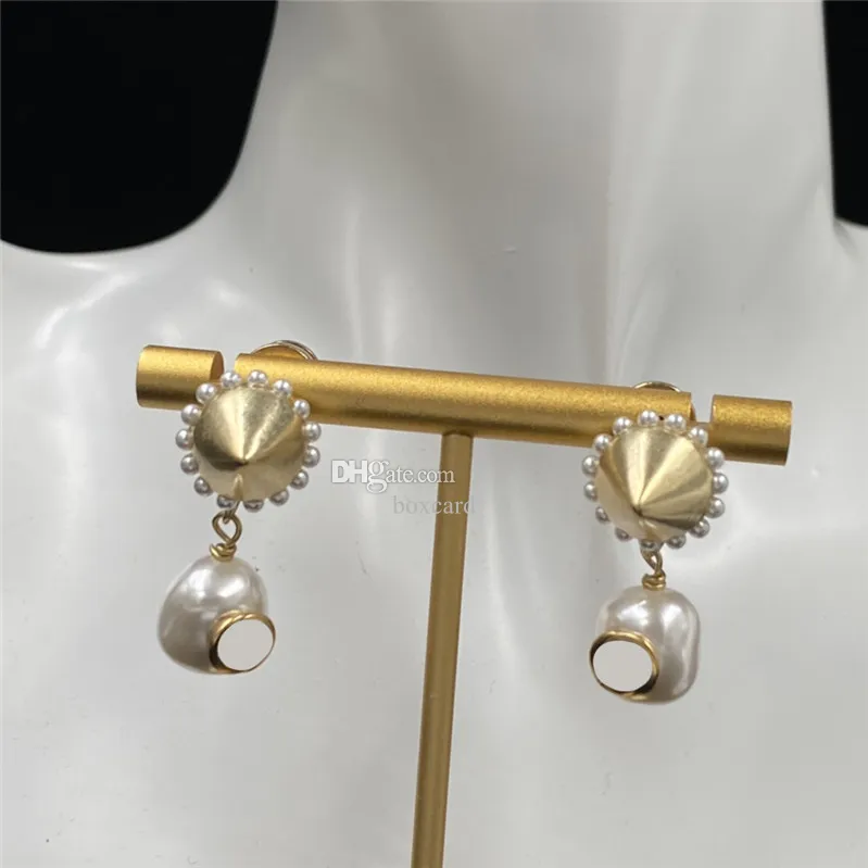 New Pearl Rivet Pendant Studs Charm Personality Orecchini Donna Eardrops squisiti Gioielli Trendsetter con scatola