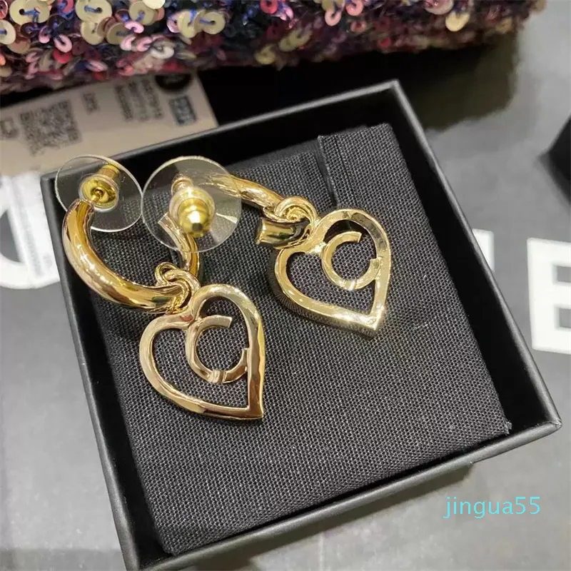 Charme Dangle Heart Shape Stud Brincho em ouro de 18k Bated for Women Wedding