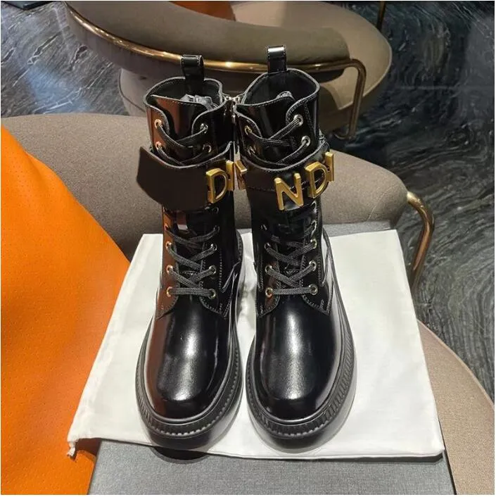 Martin Boots Designer Sonbahar Kış Kadın Ayakkabı Düz ​​Çöl Boot Gerçek Deri Ayakkabı Fermuar Mektubu Moda Lady Boots Büyük Boyut 35-41 US4-US10 Kutu