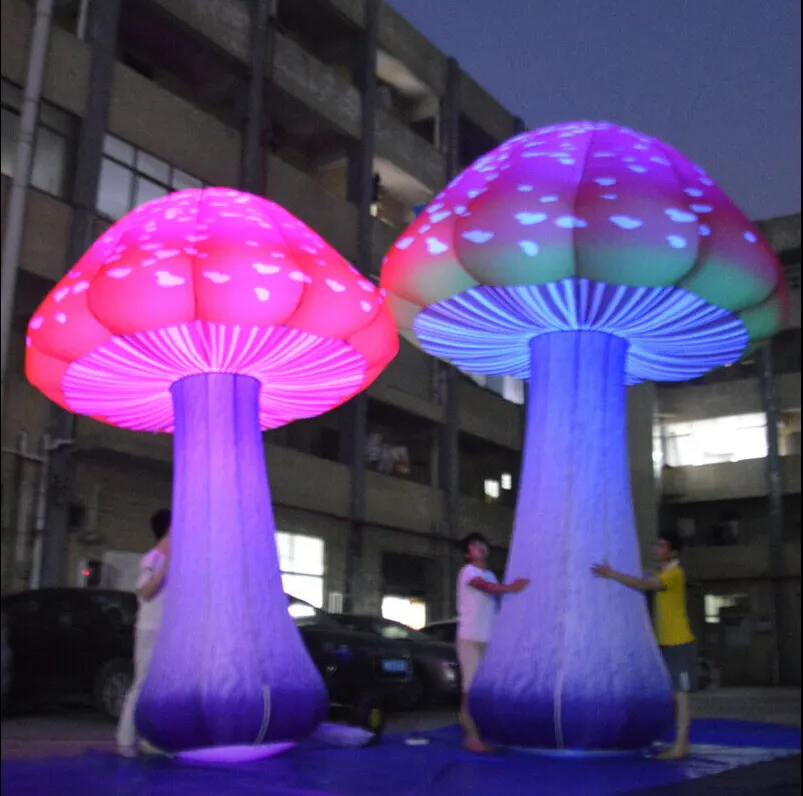 Feestactiviteiten 3m 4m Volledig printen gekleurde gigantische opblaasbare paddestoeldecors met luchtblazer voor themapark
