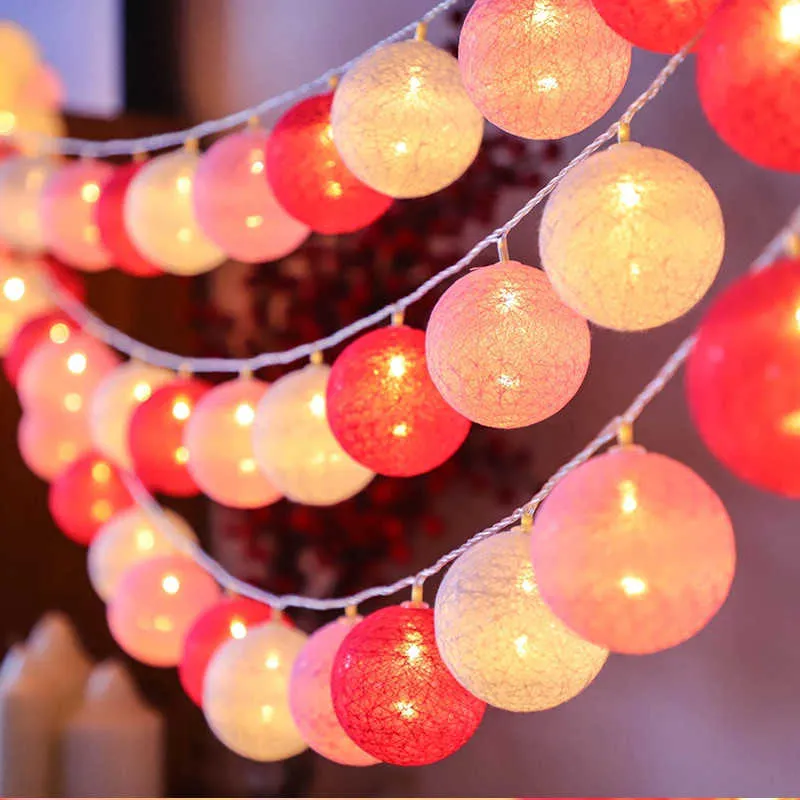 Weihnachtsdekorationen 20LED Wattebällchen Led String Fairy Lichter Dekoration für Zuhause Hochzeit Party Zimmer Vorhang Navidad Garland Decor Y2209