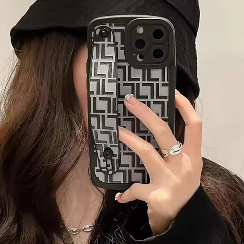 Designer skórzane skrzynki telefoniczne z paskiem na iPhone 13 12 11 XR XS 7 8 Pro Max 14 Pełna litera fonecase Girl Case