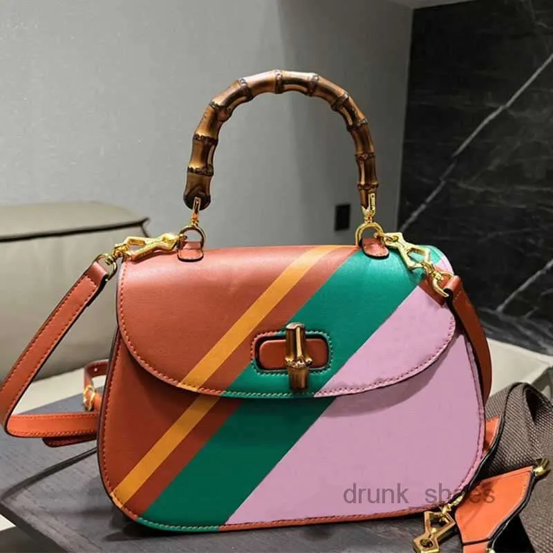 Bolsas de noite feminina bolsa de moda bolsa de corpo cruzado bolsa de bambu bolsa de impressão de letra elegante decoração alça de ombro removível 5A qualidade alta capacidade