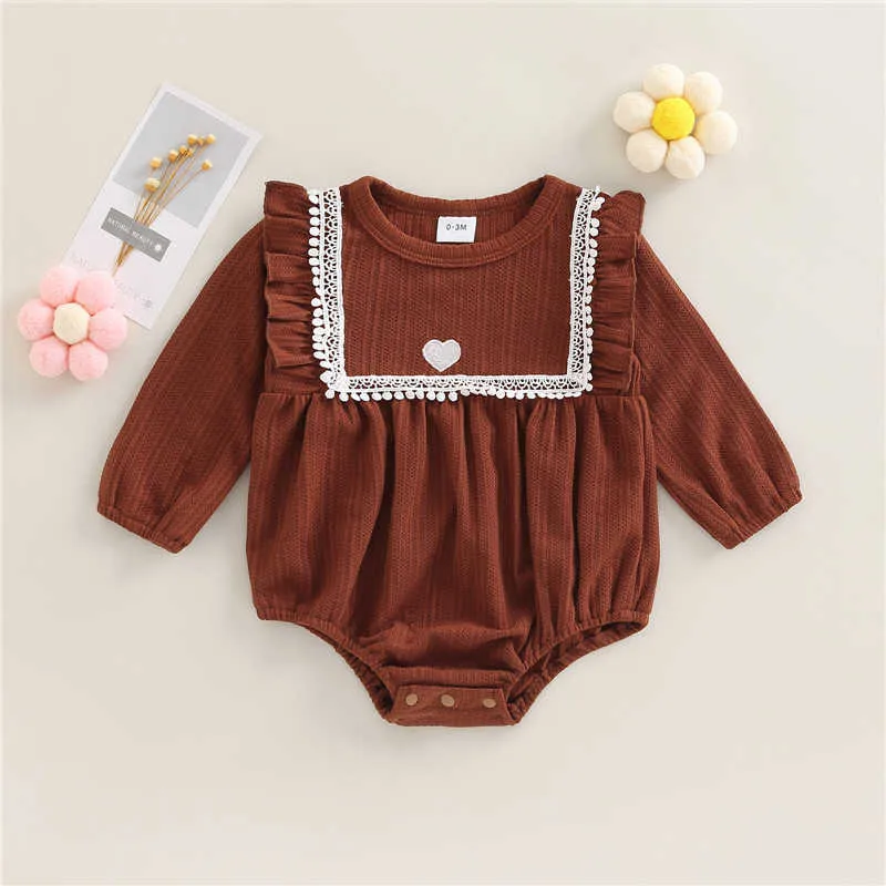 Rompers Baby Girl Clothes Långärmad Crew Neck Ruffle Patchwork Heart Embroidered Bottom Snap Triangle Jumpsuit Rompers J220922