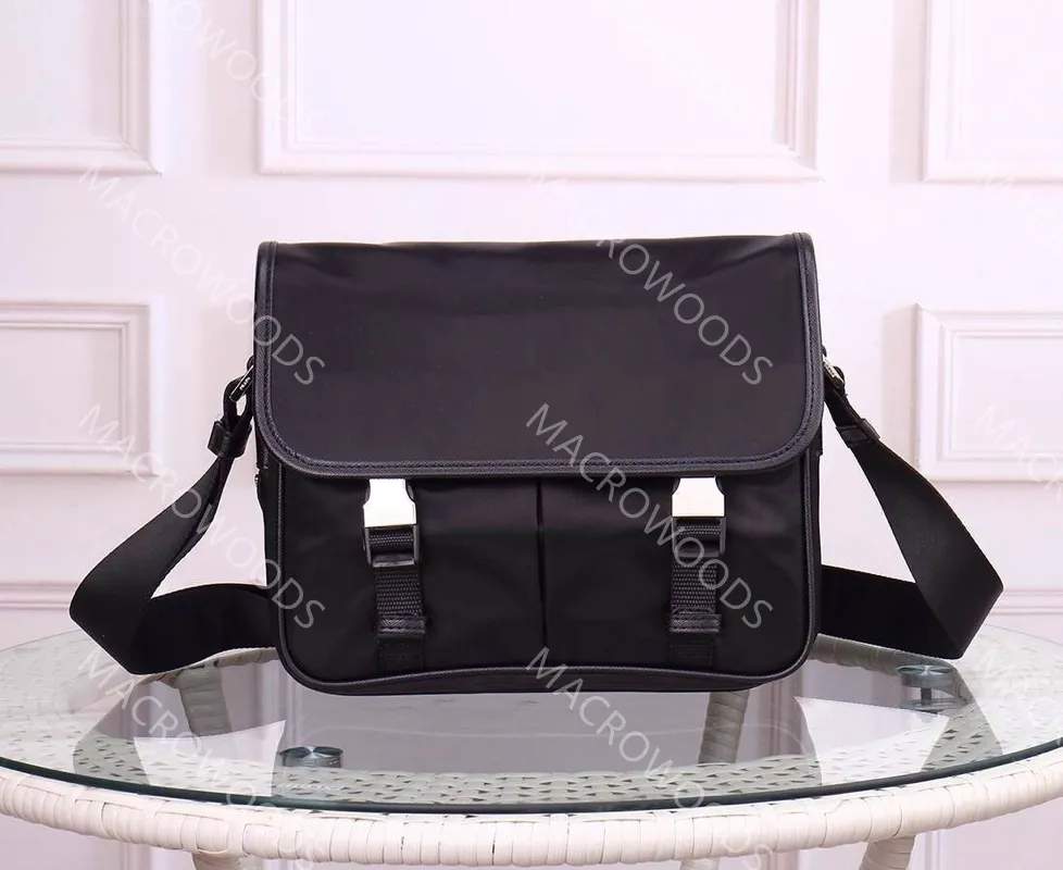 أزياء مقاوم للماء القماش الرجال Messenger Bags الكلاسيكية عبر الجسم الفاخر حقيبة حقيبة للجنسين حقيبة يد مصمم فضي للأجهزة Scell ​​Plags 0769