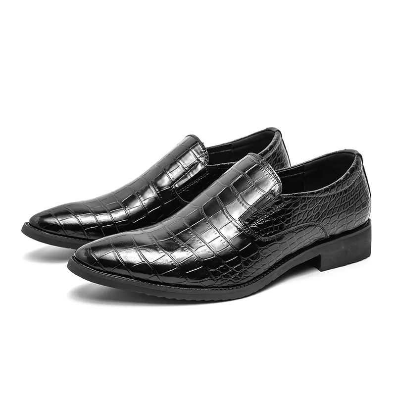 Karierte Retro-Brogue-Schuhe tragen spitze Herrenschuhe im britischen Stil, einfache Luxus-Business-Casual-Kleiderschuhe, mehrere Größen