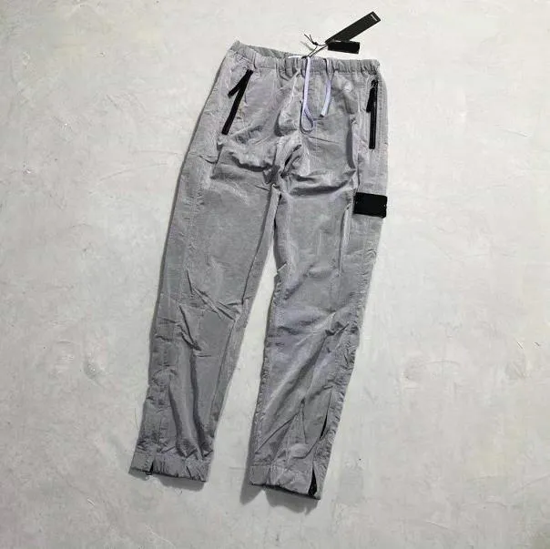 Herrkläder topp nylon herr byxor märke rese retro svett byxa detaljer metall nylon mesh andas löst fötter blixtlås krympbyxor för män kläder A001