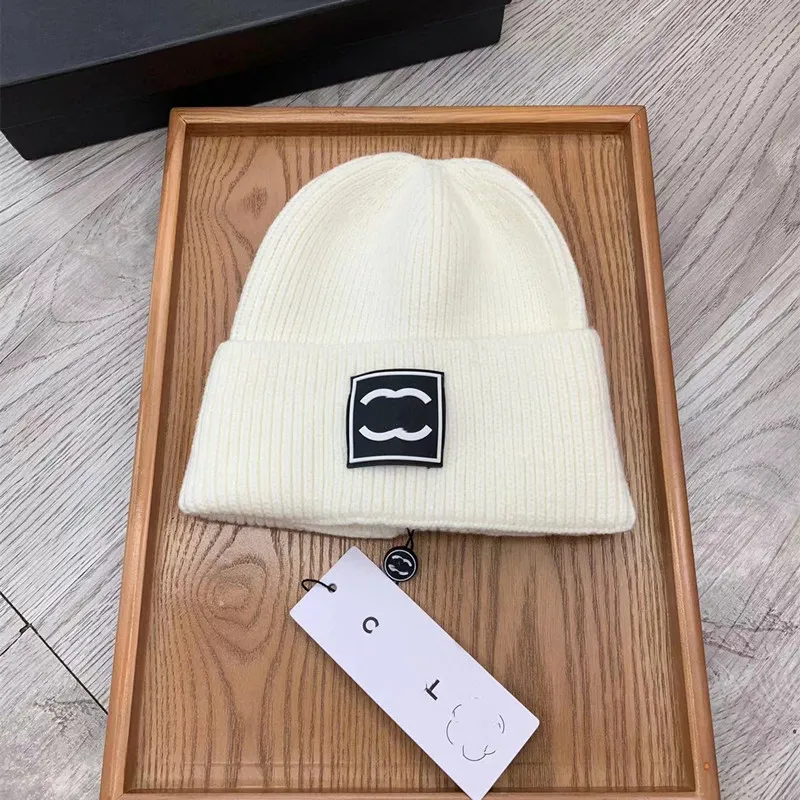 Designer brand men's luxury beanie hats women's autumn and winter new fashion trend C letter outdoor warm knitted hats239A
