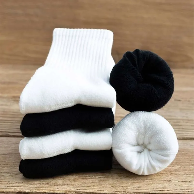 Chaussettes pour hommes 5 Pairslot Épaissir Coton Éponge Solide Long Femmes Noir Blanc Chaud Épais Mâle Sport Casual Calcetines 220923