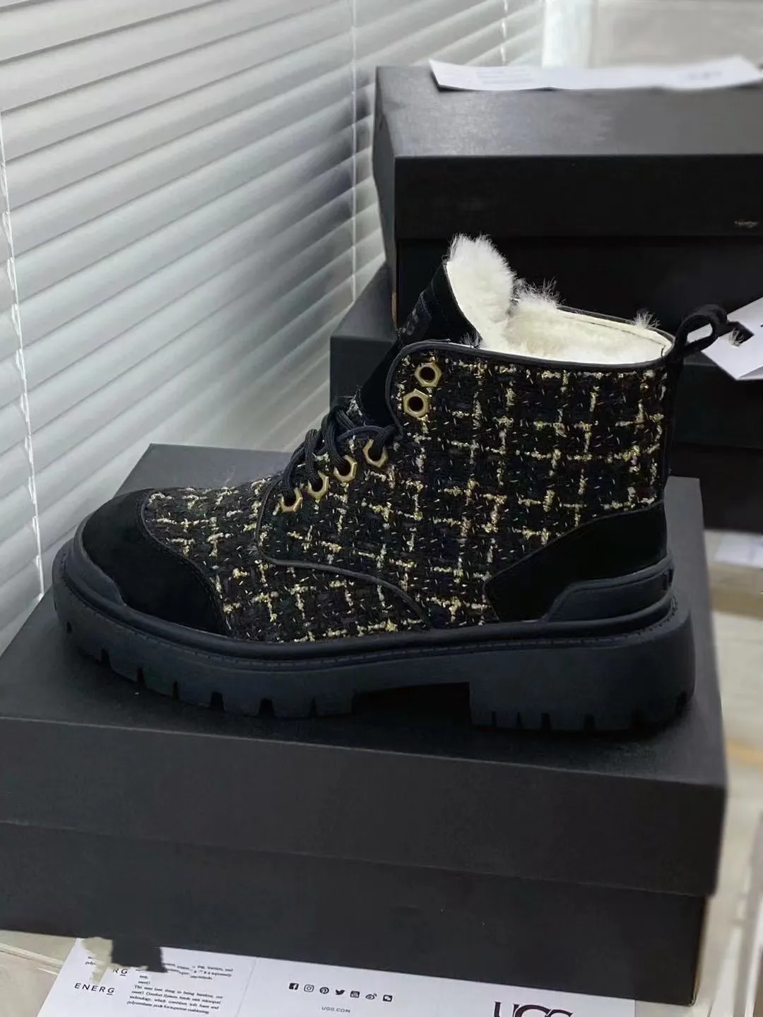 2022 Designer Non slip rubber soled wool boots The vamp is made of the first layerFur Leather Outdoors Hot Fix Rhinestone Eur 35-40 Joint funds