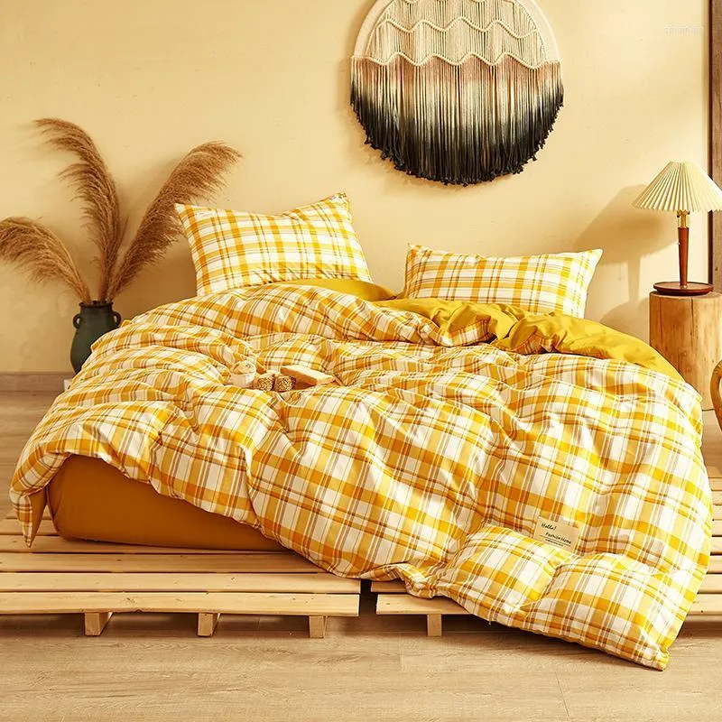 Set di biancheria da letto Plaid Copripiumino giallo Federa Lenzuola piatte Piumino di lusso Twin Full Single King Biancheria da letto per adulti