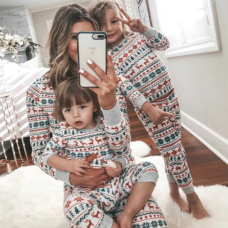 Christmas Family Matching family christmas pajamas for Father Mother and Kids Includes Matchable Sleepwear for Son and Daughter Style 220924
