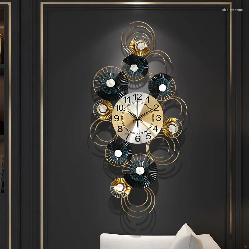 Orologi da parete Grande orologio in metallo Design moderno Lusso Arte silenziosa Soggiorno Decorazione Horloges Murales 3d Decor