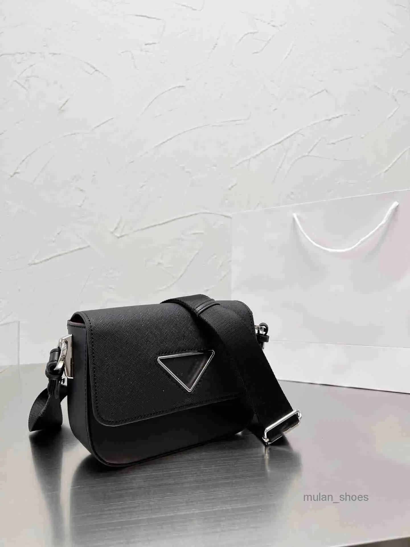 2022 Evening Bags Fashion Lightweight and Versatile Women's Luxury Designer Bags Handbags Crossbody Shoulder Black White Brown Messenger Bags