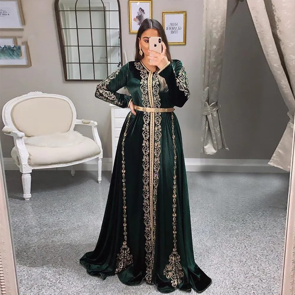 Elegant Hunter Green Velvet Moroccan Kaftan Evening Dresses Golden Embroidery Lace Appliques Crystals Beaded Arabic Muslim Long Sleeve Formal Party Prom Gowns