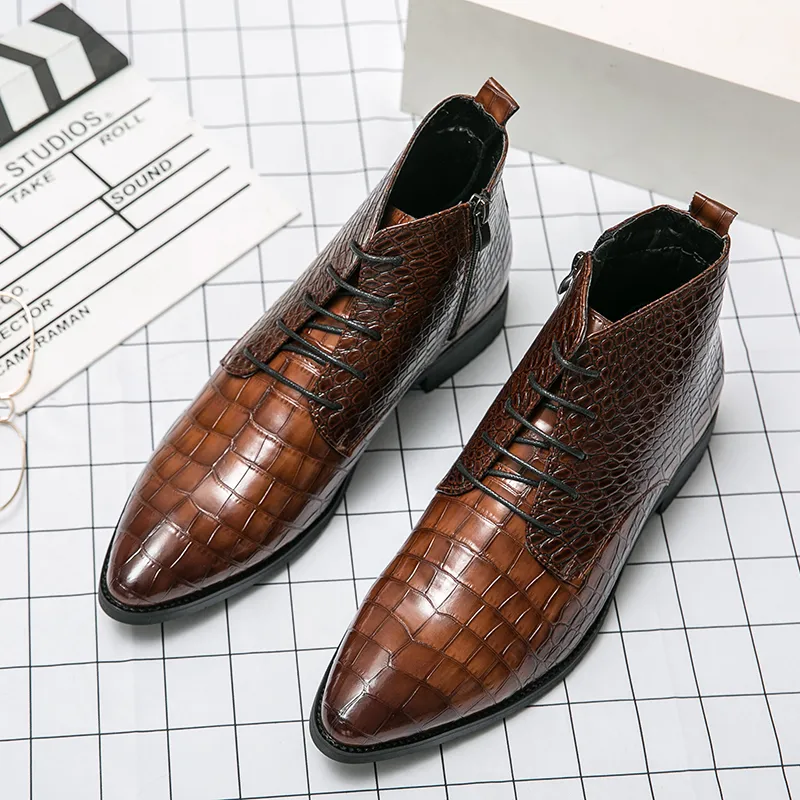 Boots britanniques Boots Men Chaussures Crocodile tendance Pu ing Point Point Lace Side Zipper Fashion Business Casual Daily Ad257