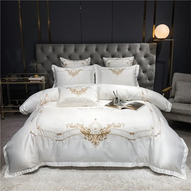 Set di biancheria da letto Luxury White 600TC Set di biancheria da letto in cotone egiziano Copripiumino con ricamo Royal oro Lenzuolo con angoli piatti Federe Tessili per la casa 220924