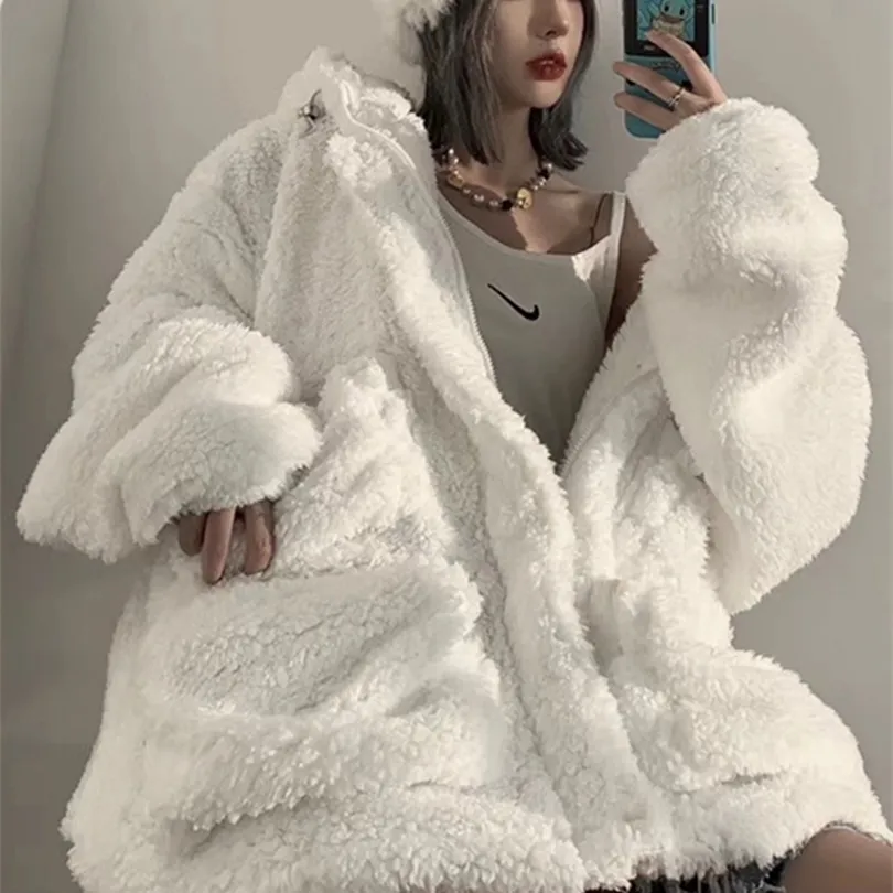 여성 재킷 lautaro winter 흰색 흰색 오도간 따뜻한 퍼지 가짜 모피 코트 많은 주머니가있는 여자 지퍼가있는 귀여운 푹신한 셰르파 재킷 220926