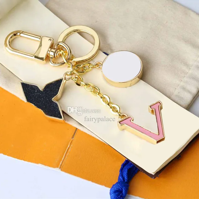 Keychains Lanyards 럭셔리 디자이너 키 체인 패션 클래식 브랜드 키 버클 레터 디자인 수제 골드 키 체인 남성 여성 가방 펜던트 고품질 Y240426