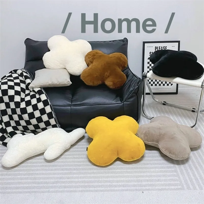 Plush Dolls Nordic Style Home Decor Cushion Fluffy Artificial Rabbit Fur Soft Clover Shape Throw Pillow White Cat Sofa Pillow Office Chair 220927