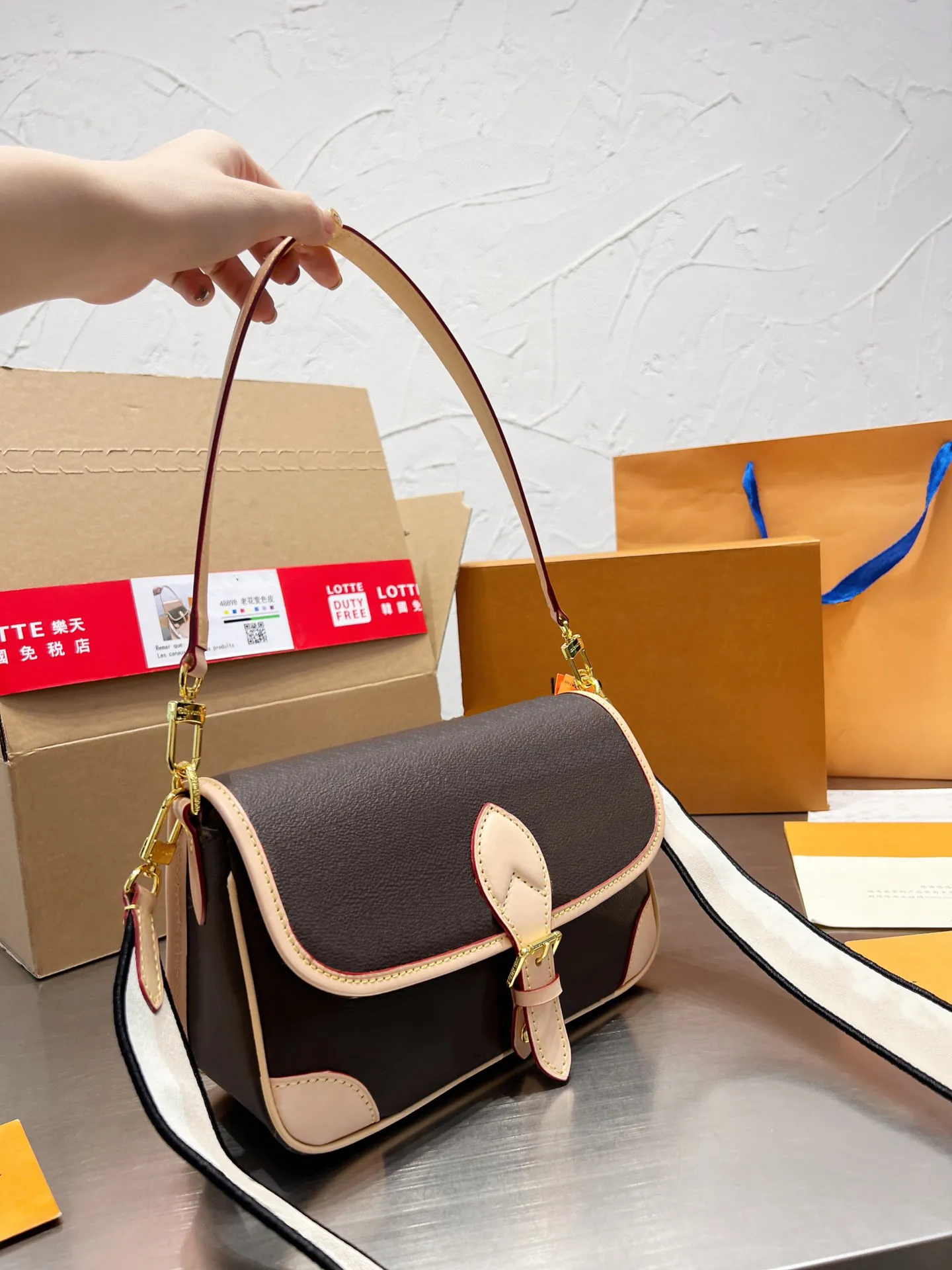Diane Shoulder Crossbody-väskor Designer Lyx-handväskor Toes Lady Flap Purse Dam Messenger-väska M45985