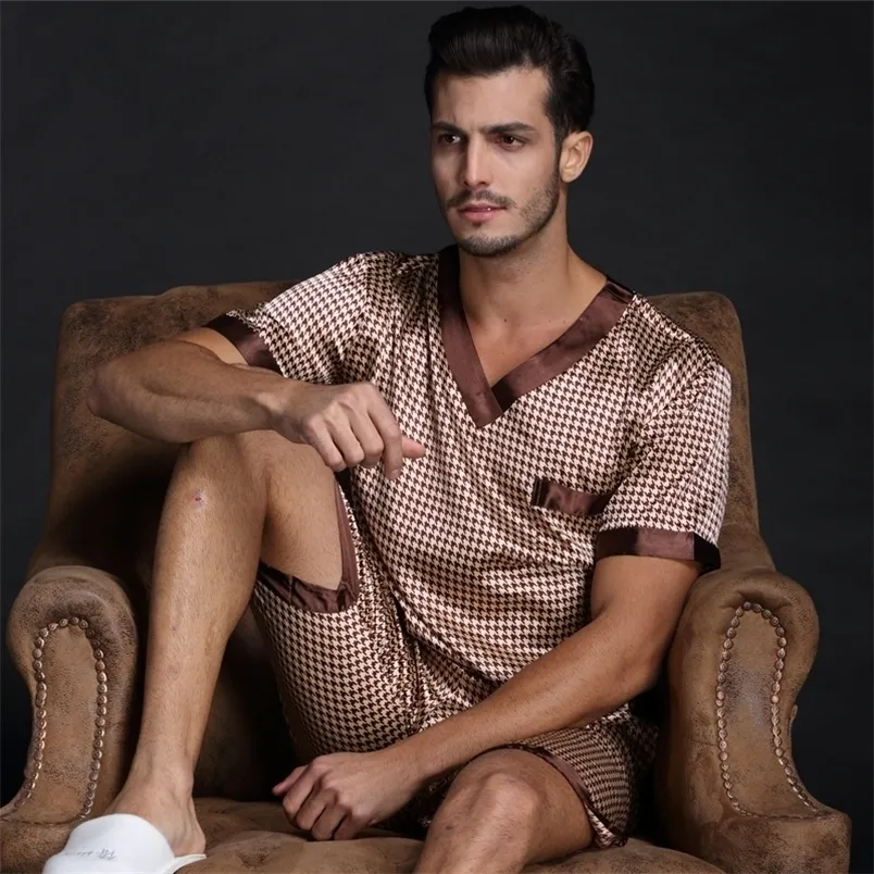 メンズスリープウェア春夏秋のメンサテンシルクパジャマのTシャツショーツセット男性ピジャマスリープウェアホーム衣料品ラウンジウェア