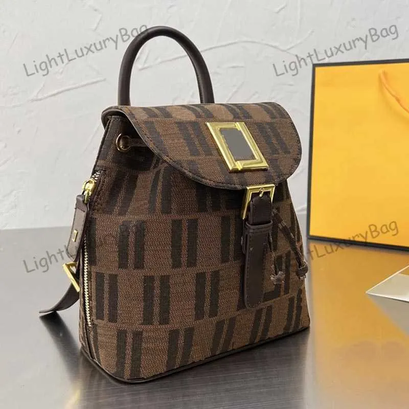 Zaino di lusso retrò leggero Borsa in pelle di design selvaggia per le donne Borse per lo shopping classiche di marca famosa 220202