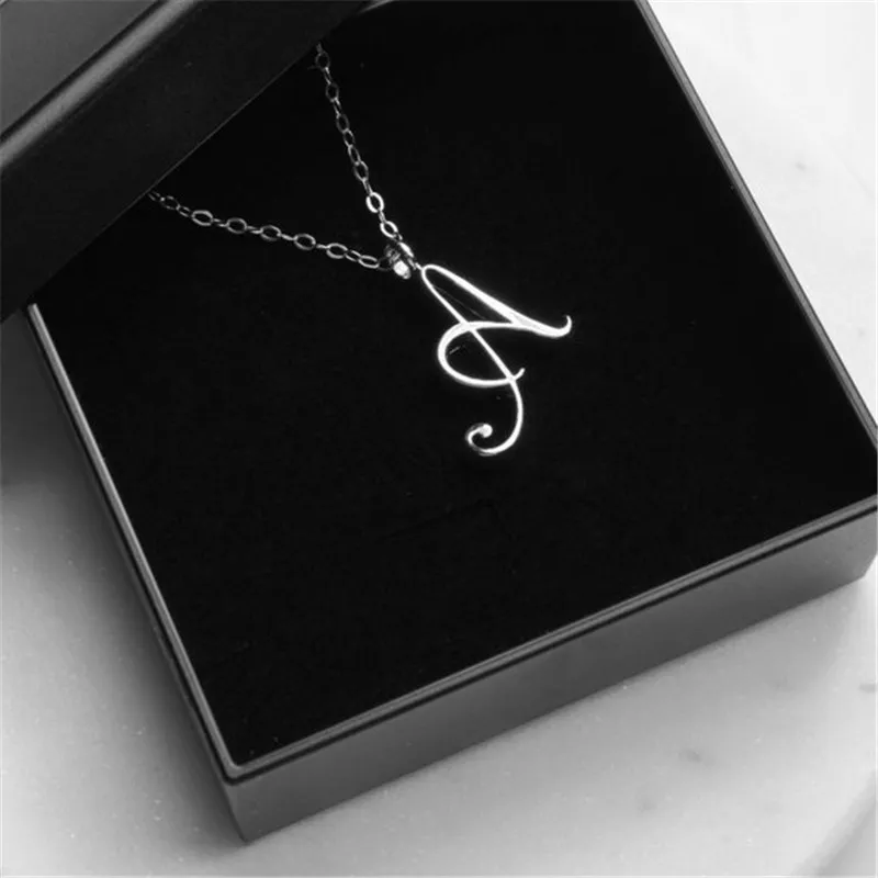 30 PCS Cursive Initiale Alphabet Majuscule Collier En Acier Inoxydable Tourbillon Anglais A J N R Luxe Nom Mot Texte Caractère Pendentif Chaîne Colliers sans Boîte