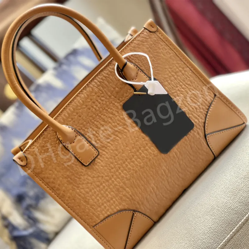 Bolsos de hombro para mujeres de moda 2022 Nuevo bolso de compras Temperamento de bolsas de compra Totas informales de lujo 2 colores