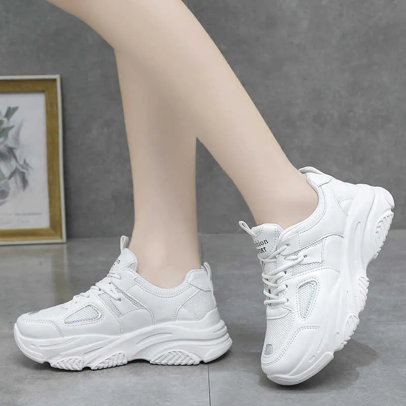 Klänning Sneakers Kvinnliga studenter 2021 Spring Autumn New Women's Korean Fashion Running White Shoe Breattable Mesh Shoes 0928