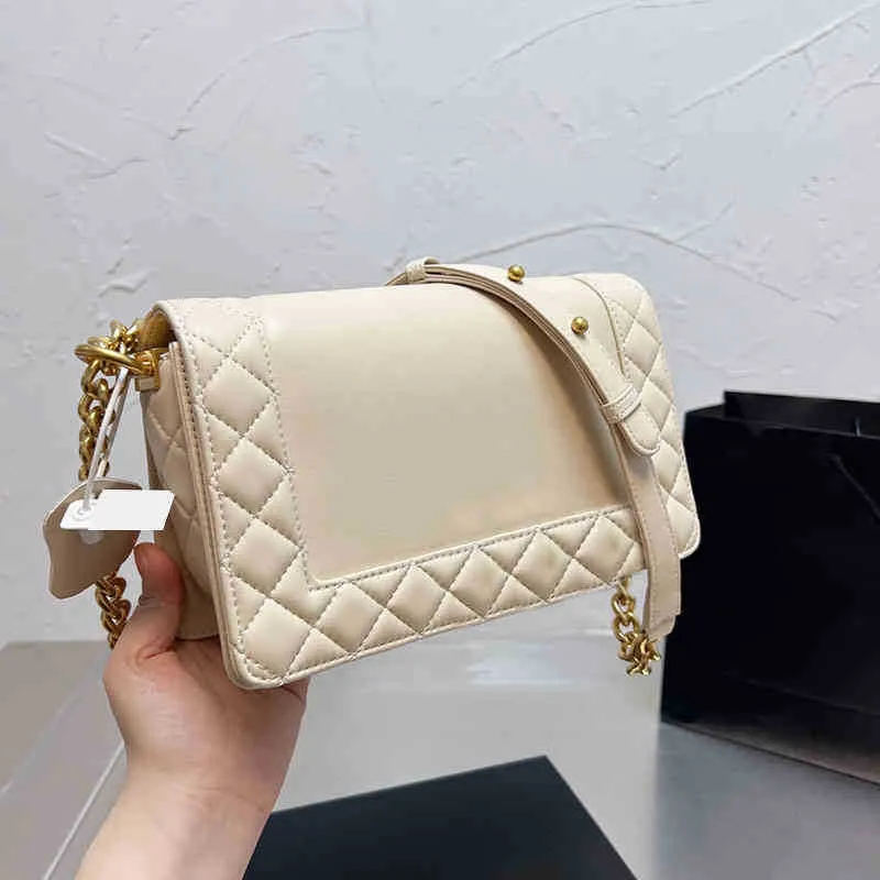 21/22Ss Outono Inverno França Fashion Bags Cool Girl Boy Feminino Reverso Aba Única Pele de Cordeiro Couro Verdadeiro Metal Dourado Ferragens Bolsa de Ombro Ajustável