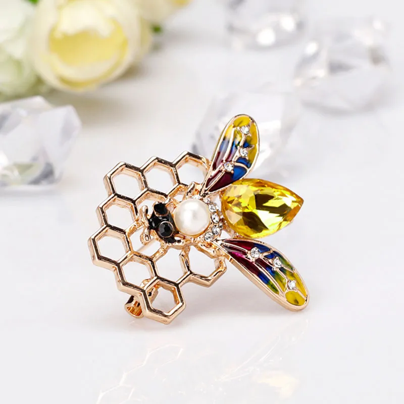 Crystal Enamiel Honeycomb Bee Brooch Pin Garnitury biznesowe Tops Rhinestone Corsage Broochs for Women Men Men Jewelry