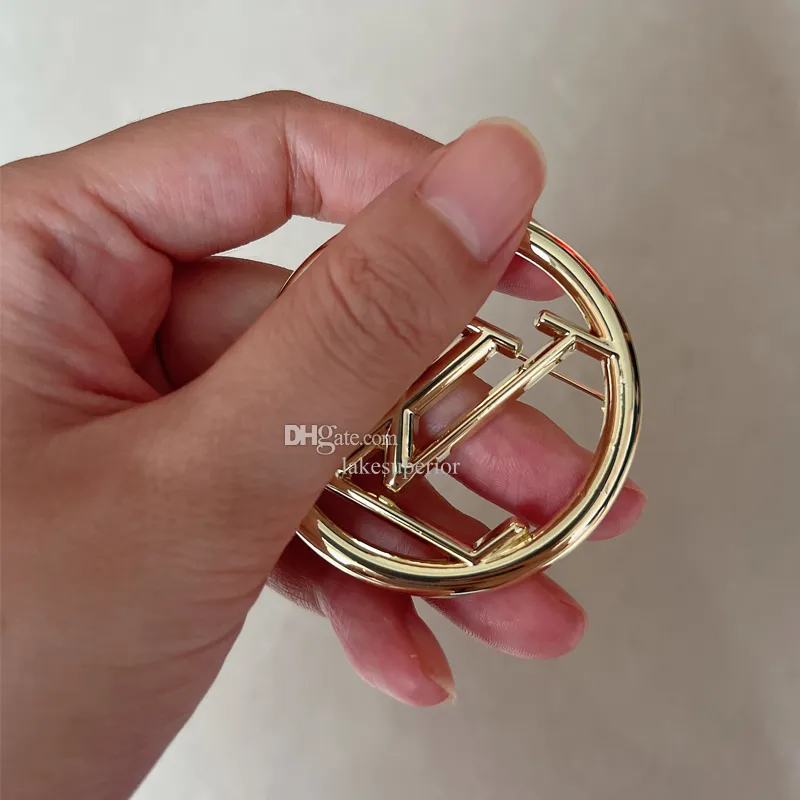 Round Letter Brooch Gold Women Men Letters Brooch Suit Lapel Pin Speical Design Jewelry