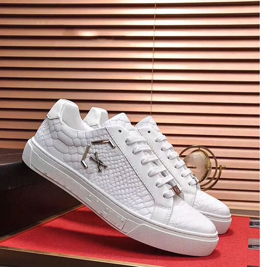 Fashion Man Casual Chores Luxury Designer Sneaker Geothe Suppine en cuir Point Point Toe Race Runner Chaussures Ext￩rieur Trainers MKJKKK0000004