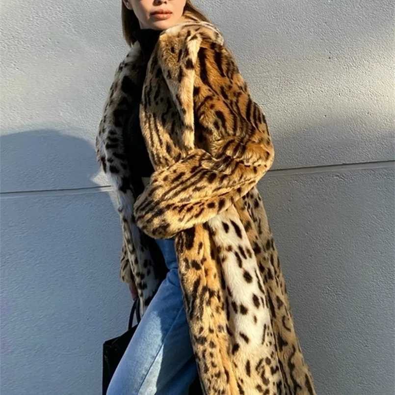 女性の毛皮のフェイクラウタロ冬長い暖かい厚いヒョウふっくらしたコートタイガープリント滑走路ルーズラグジュアリーデザイナー服220928