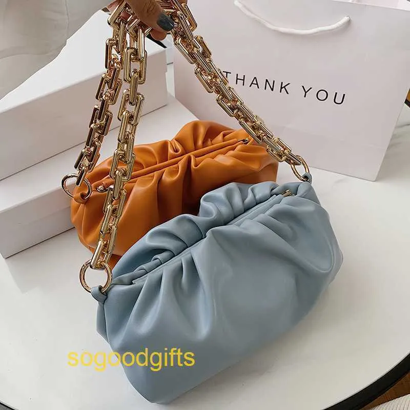 Сумка для дизайнеров для вашной сумки YD Bottegss Women Wenetss Clutch Sacks маленькая сумка женщин 2023 Новая корейская мода толстая цепь одна