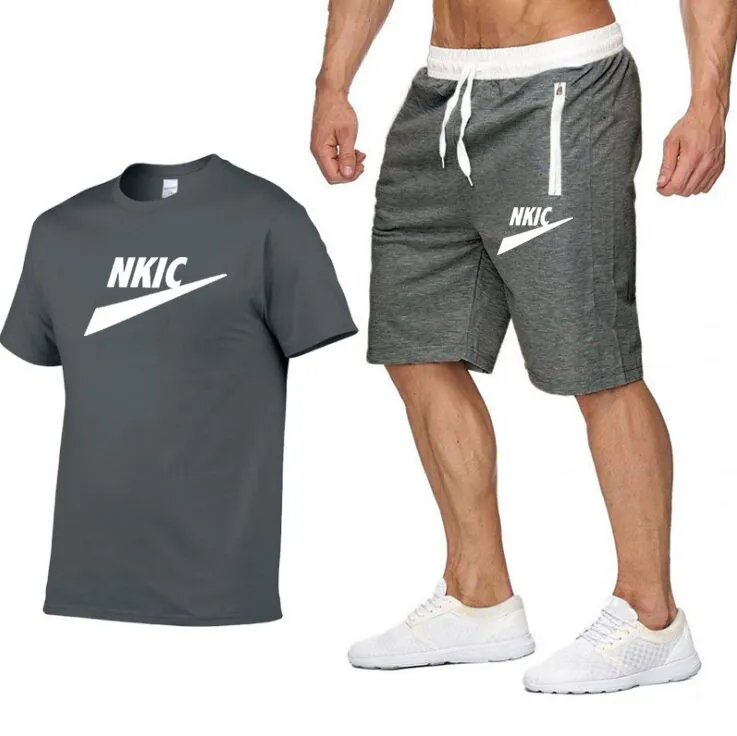 2023 여름 브랜드 트랙 슈트 남자 반바지 세트 짧은 슬리브 그레이 코튼 티셔츠 인쇄 남성 세트 남자 조깅 스포츠웨어 2 조각