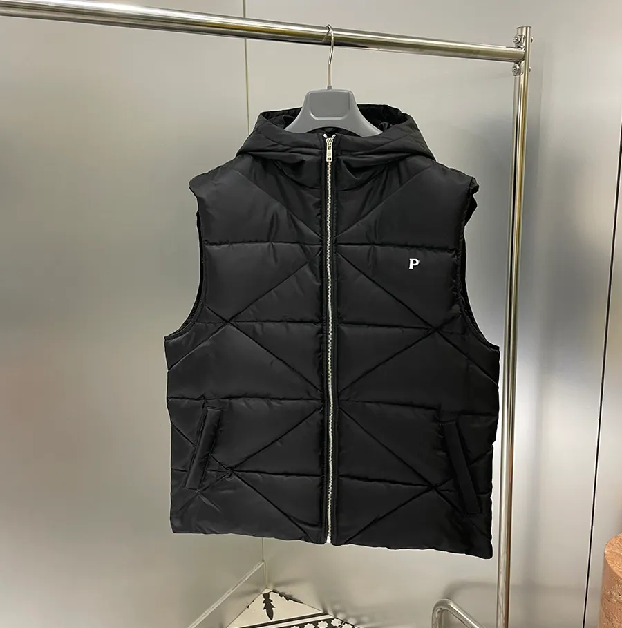 Womens Vests Winter Fashion Vest Classic Triangle Sleeveless Coats Stylish Mens Windproof Coat Women Nylon Vest Street Style Outerwear