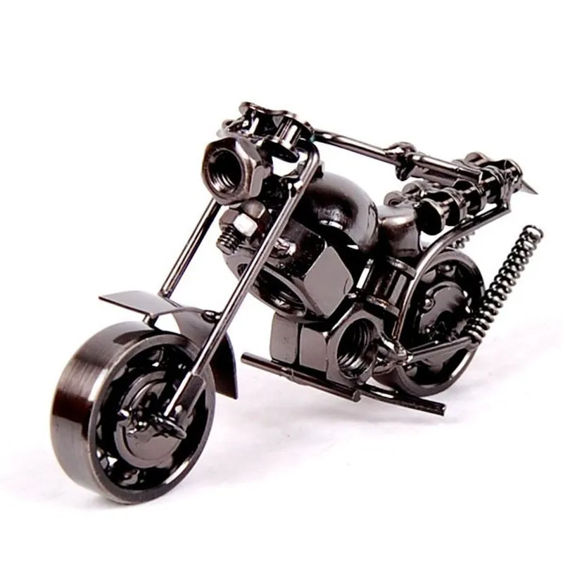 Dekorativa föremål Figurer 14cm Motorcykelmodell Retro Motor Figur Metall Decoration Handgjorda järn Motorcykel Prop Vintage Home Decor Kid Toy 220928