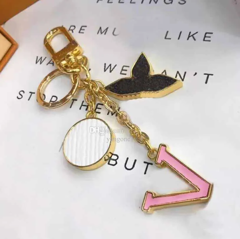 Luxur Designer KeyChain Fashion Classic Brand Key Buckle Letter Design Handgjorda guldnyckelringar Mens kvinnors v￤ska Pendant H￶gkvalitativ g￥va