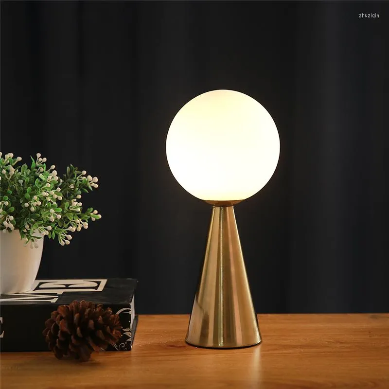 Tischlampen Nordic Glass Ball Gold Metallkegel Leuchten Wohnzimmer neben Lampenstudienbuch Buch Buch Art Deco Leuchte Leuchte