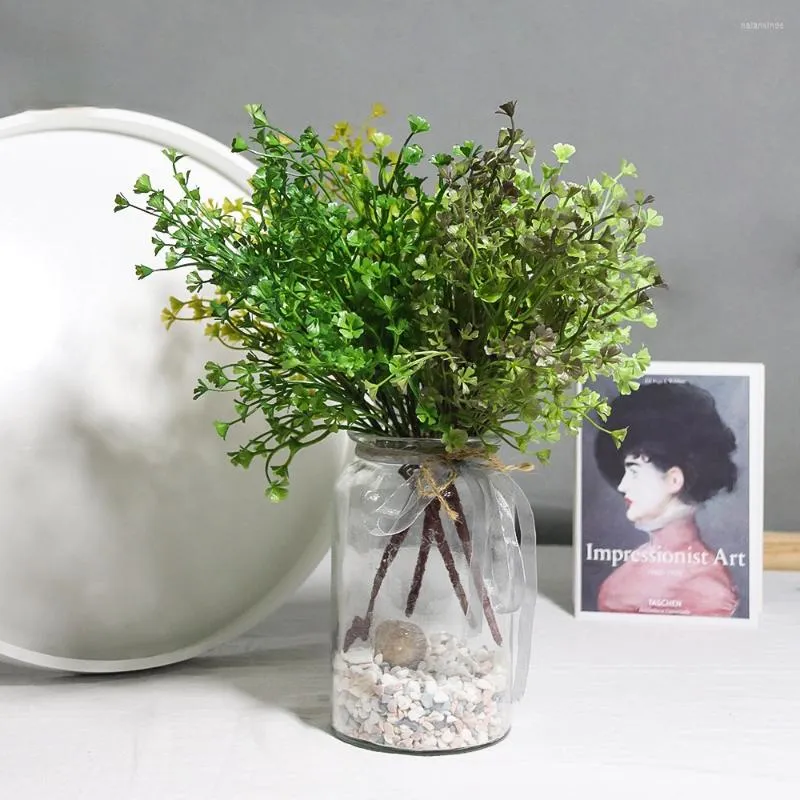装飾的な花のプラスチックと植物の束シミュレーショングリーンアウトドアレイアウトグリーン化プロジェクトダイニングルームホームリビング