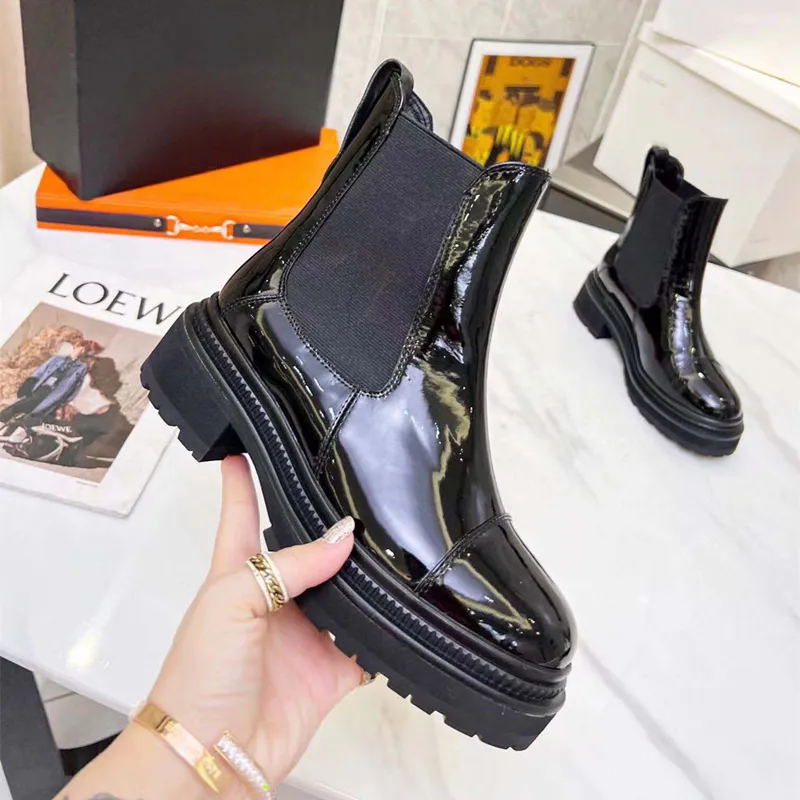 Luxury designer Women`s platform Martens Stylish Versatile casual ankle boots Elastic  Boots Outdoor Desert boots Fall/Winter size 35-41 belt box