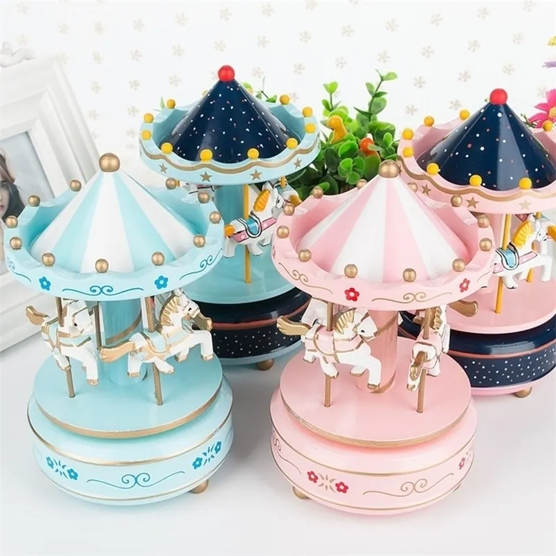 Decoratieve objecten Figurines Merry-Go-Round Music Boxes Music Baby Room Decoratie Geschenken UNISEX Kerst Horse Carrousel Box Home Decor WF916 220930