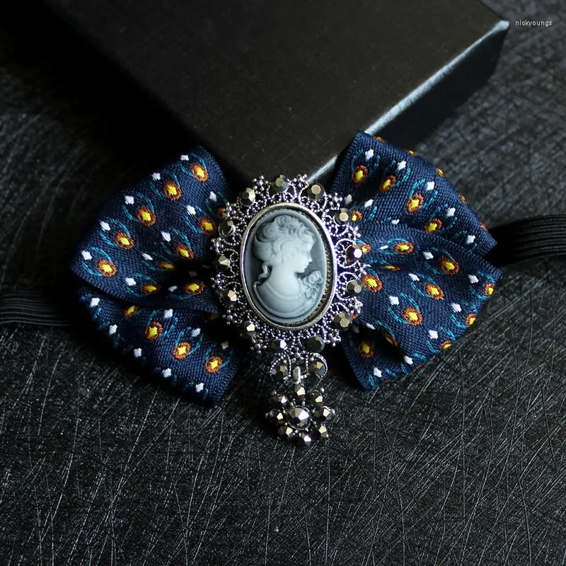 Bow Ties Formella m￤n Kvinnor Br￶llopsdr￤kt krage skjorta slips legering slips elastisk band strass kristall fj￤ril enhetlig band bowtie