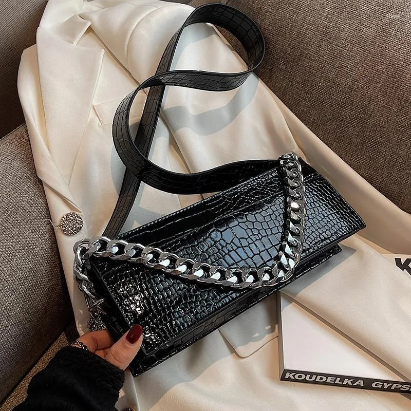 Bolsas de noche Cinturón ancho Hombro Bolsa lateral para mujeres 2022 Tendencia Diseñador de moda Patrón de piedra Bolsos de cuero Pequeña cadena Crossbody