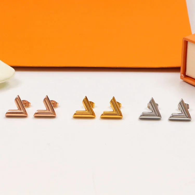 Designer-Charme-Ohrringe für Frauen, Luxus-Schmuck, Damen-Ohrring-Links aus Gold, Liebe, Ohrstecker, Damen, Buchstabe V, Ornamente, Ohrschmuck. Nicht allergisch